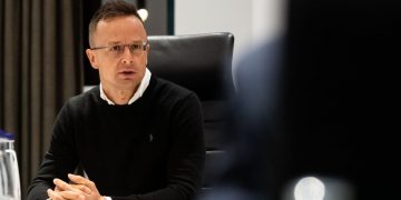 Szijjártó: Magyarország nem enged át területén Ukrajnába tartó fegyvereket