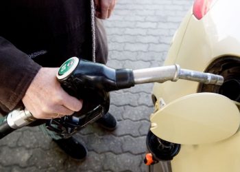 A kormány nagykereskedelmi szinten is benzinárstopot vezet be