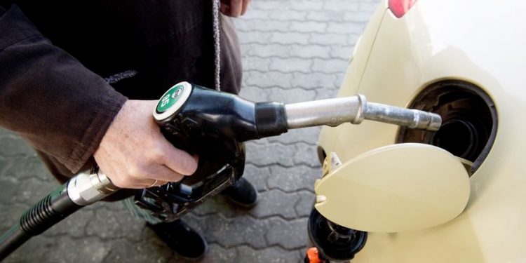 A kormány nagykereskedelmi szinten is benzinárstopot vezet be